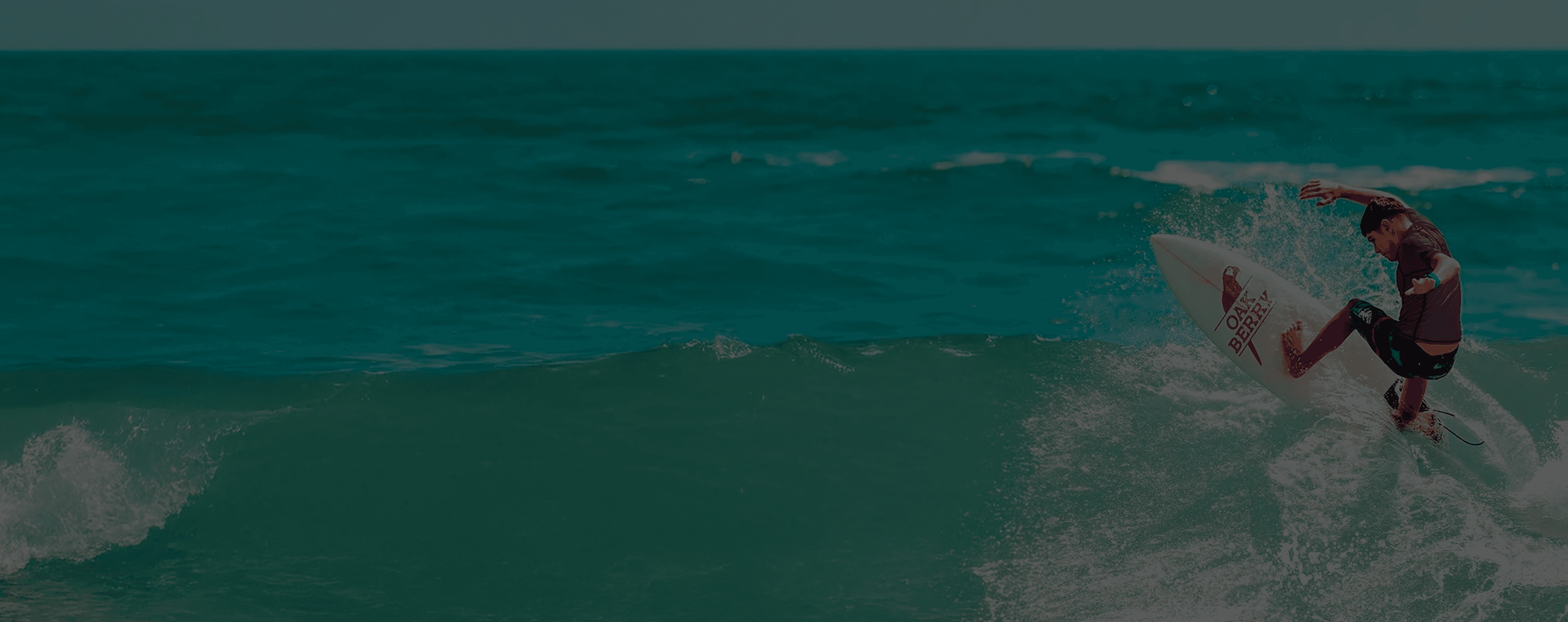 OAKBERRY ambassador surfing