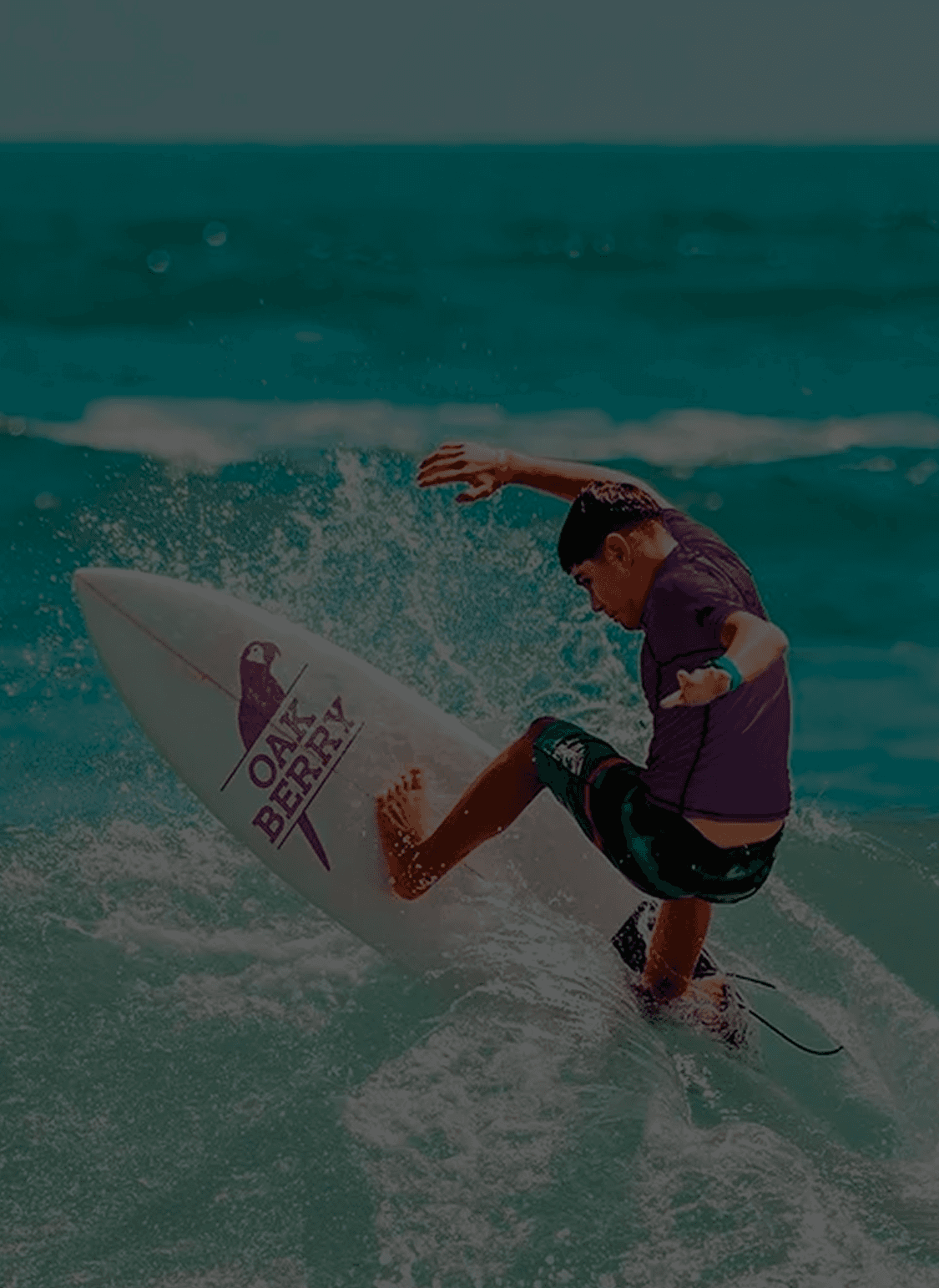 OAKBERRY ambassador surfing